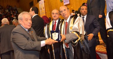 بالصور.. حفل تخرج الدفعة الـ 50 لطلاب كلية الطب بجامعة أسيوط 
