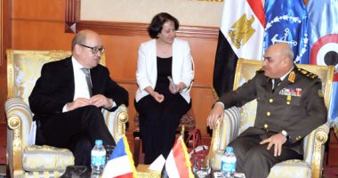 وزير الدفاع الفرنسى يغادر القاهرة بعد لقاء السيسى