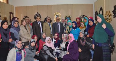 بالصور.. رئيس جامعة كفر الشيخ يفتتح معرضا بكلية التربية النوعية