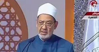 شيخ الأزهر يُجرى اتصالا هاتفيا بالبابا تواضروس لتعزيته فى ضحايا التفجيرين