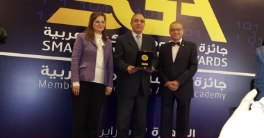 "المركزى للإحصاء" يحصل على جائزة درع الحكومة الذكية بالمنطقة لعام 2017