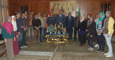 رئيس جامعة المنوفية يكرم الطلاب الفائزين فى مهرجان الأسر الطلابية