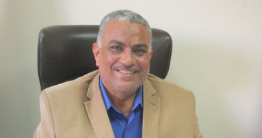 بدء أعمال تعميق المجارى وإزالة الهيش فى ضواحى بورسعيد