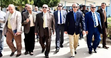 بالصور .."مميش" و "طاهر " يتفقدان معسكر القرش للإطمئنان على الأسر القبطية