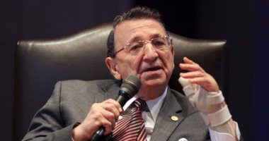 المشاهير ورمضان.. د. مصطفى السيد.. الكيميائى العاشق يقضى رمضان بين طلابه فى جامعة جورجيا.. وفاؤه لزوجته دفعه للثأر من السرطان بجزيئات الذهب.. وإقامته فى أمريكا لم تغير  طبيعته الشرقية