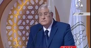 عدلى منصور يدلى بصوته بالانتخابات الرئاسية بأكتوبر 