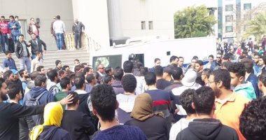 قارئ يشارك صحافة المواطن بصور لحادث تصادم سيارة داخل "جامعة مصر"