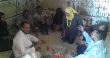 فضيحة إقامة احتفالات أعياد الميلاد داخل المقابر الأثرية.. مرممون وأثريون يتناولون "الشاى" بالوادى الجديد.. ورأفت النبراوى يطالب بمحاكمتهم.. ومختار الكسبانى يصفها بـ"الهبل".. والوزارة تحولهم للتحقيق