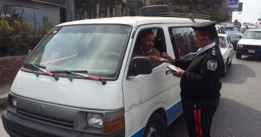 الشرطة تلاحق العابثين.. ضبط 10 آلاف سيارة بزجاج "فاميه" في حملات مرورية