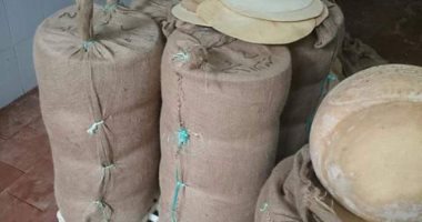 ضبط جبن رومى وملح طعام غير صالحة للاستهلاك فى حملة تموينية بالغربية