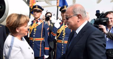 بالصور.. المستشارة الألمانية أنجيلا ميركل تصل القاهرة ورئيس الوزراء يستقبلها بالمطار