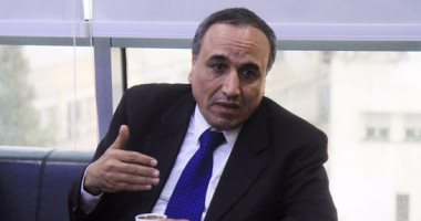 نقيب الصحفيين يكلف المستشار القانونى للنقابة بالحضور مع صحفى أمام الجنايات