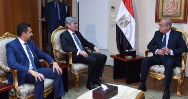 رئيس الوزراء يلتقى ممثلى شركة سيمنس استعدادا لزيارة ميركل