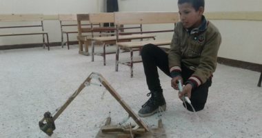 بالفيديو والصور.. طالب يبتكر فكرة حفار يعمل بضغط المياه بديلا للسولار بسوهاج