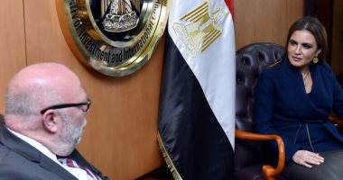 وزيرة الاستثمار تبحث مع الممثل الشخصى لـ"ميركل" زيادة الاستثمارات بمصر