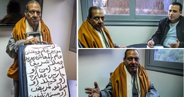بالصور.. مأساة إنسانية لمسن من الصعيد.. مدير عام بالمعاش يجوب شوارع القاهرة 20 يوما على قدميه بحثا عن عمل.. ويحمل حقيبة ملابسه عليها لافتة بمطالبه وتليفونه.. الحاج نور: معاشى 490 جنيها ولا أتسول