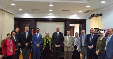 رئيس جامعة الإسكندرية يبحث مع وفد جامعة كامبردج سبل التعاون