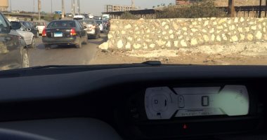 قارئ يشكو بناء سور بمطلع كوبرى الدائرى بالمعادى يهدد حياة المواطنين
