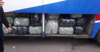 بالصور.. ضبط أتوبيس محمل ببضائع مهربة بمنفذ الرسوة الجمركى ببورسعيد