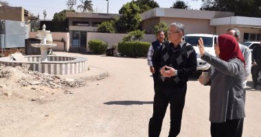 محافظ المنيا يتابع أعمال رصف طريق قرية تله بتكلفة مليون و150 ألف جنيه