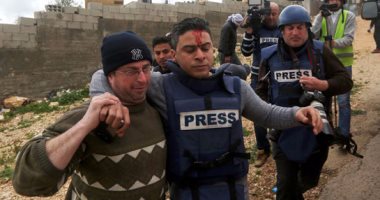 بالصور.. الاحتلال يصيب عددا من الفلسطنيين بالرصاص خلال مسيرة بكفر قدوم
