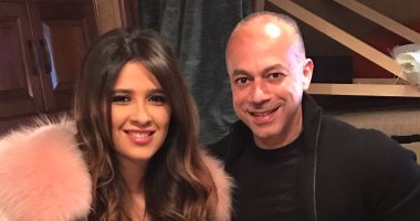 ياسمين عبد العزيز تصور "هربانة منها" فى العين السخنة