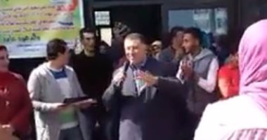 عميد آداب دمنهور يعلق على غنائه "طالعة من بيت أبوها":لبدء التيرم بروح جديدة