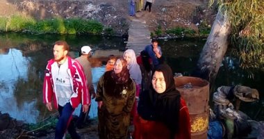 بالفيديو والصور.. أطفال الشهاوية بكفر الشيخ معرضون للغرق لسوء حالة المعدية