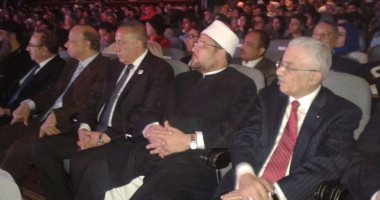 محافظة الجيزة تواجه الإرهاب بمؤتمر "معا لمصر" بمشاركة ألف طالب من ٨ محافظات..مناقشة أفكار الشباب ودور الصحافة والإعلام ودور المؤسسات الدينية فى التوعية.. وطارق شوقى: نطور التعليم لنبذ العنف وتعميم لغة الحوار