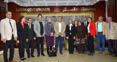 بالصور.. محافظ الأقصر يلتقى وفد الأندية الثقافية لمبدعى الشباب