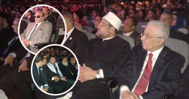 بالصور.. "معا لمصر" يجسد "مصر الجميلة".. عالم أزهرى يتبادل غطاء الرأس مع قس لرسم العلم.. ووزير الأوقاف: لن نسمح لأى صاحب فكر تكفيرى بالتدريس فى الكتاتيب.. ومصطفى بكرى: هناك مؤامرة تستهدف الدولة