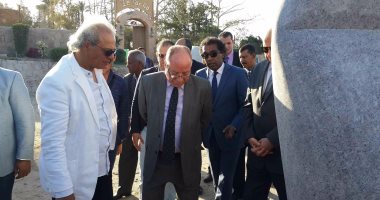 بالفيديو.. وزير الثقافة يتفقد أعمال سمبوزيوم أسوان الدولى للنحت فى ختام الدورة 22
