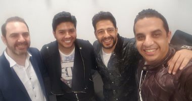 محمد حماقى يلتقى مع وائل جسار فى كواليس حفلهما بـ"استاد القاهرة"