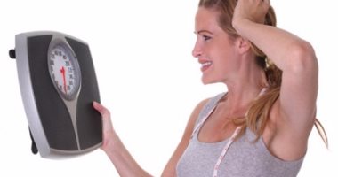 قياس الوزن وترتيب السرير.. 4 عادات تجاهل القيام بها يزيد وزنك يوميًا 
