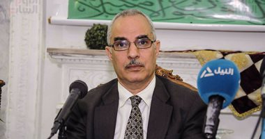 بالصور.. عميد أصول الدين السابق يطالب بنصوص مسيحية فى المناهج للتقارب بين الطلاب