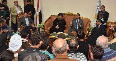 بالفيديو والصور.. محافظ أسيوط يستقبل 23 أسرة قبطية وافدة من العريش
