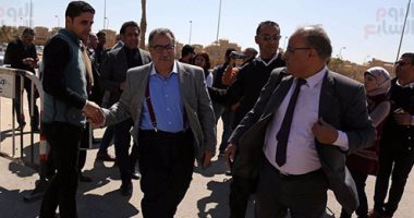 بالصور.. بدء التحقيق مع إبراهيم عيسى فى اتهامه بإهانة مجلس النواب