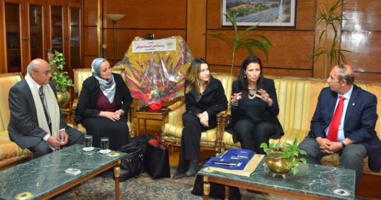 جامعة أسيوط تبحث مع هيئة "فولبرايت" توفير منح بحثية للطلاب