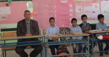 بالصور ..رئيس مدينة أبورديس يتفقد مدرسة أبوبكر الصديق التجريبية للغات