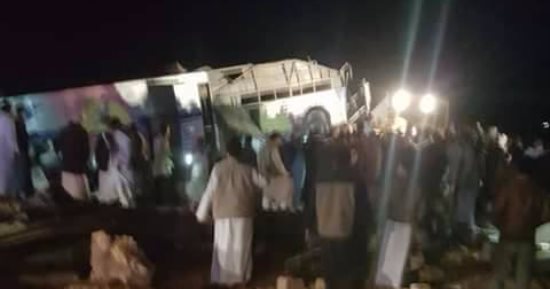 بالصور.. مصرع 3 و إصابة 18 في حادث انقلاب أتوبيس غربي مدينة الضبعة