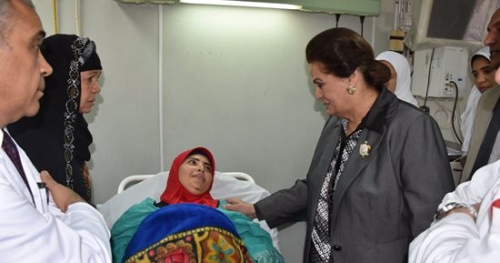 بالفيديو والصور .. محافظ البحيرة تزور مصابى حادث تصادم الطريق الزراعى 