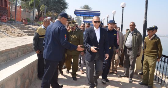 بالصور.. الإنقاذ النهرى تواصل البحث عن المفقودين فى غرق سيارة بقوص فى قنا