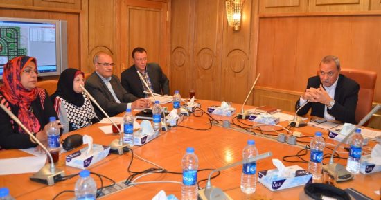 محافظ قنا يأمر بازالة أشكال التعدى على مخرات السيول 