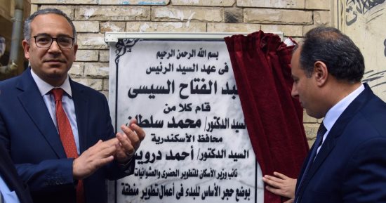 بالفيديو والصور.. محافظ الإسكندرية يضع حجر الأساس لبدء تطوير عزبتى حجازى وسكينة