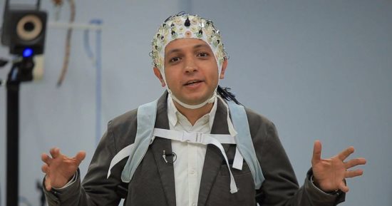 مُقدم برنامج "مصر تستطيع" يخضع لتجربة علمية فى أمريكا
