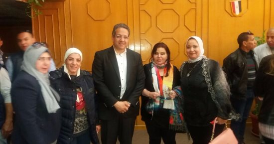 بالصور.. وفد جمعية "زوجات ضباط الشرطة" يزور أسر العريش بالإسماعيلية