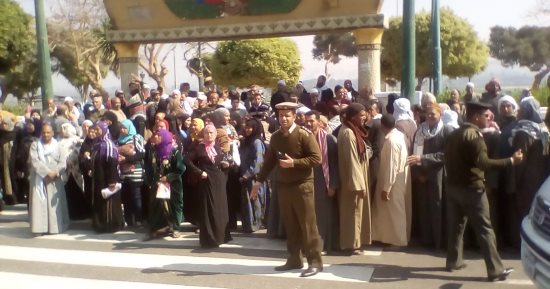 بالفيديو والصور.. محافظ المنيا يتعهد بحل أزمة امتناع أصحاب المخابز عن صرف الخبز للمواطنين