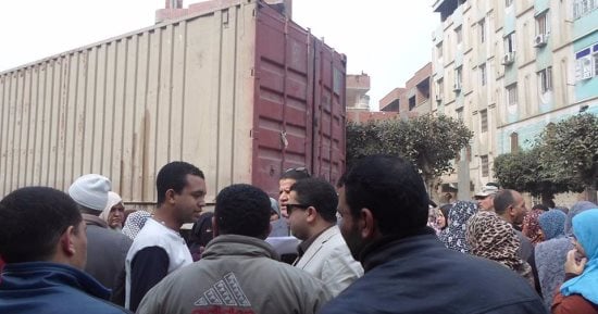بالصور .. توزيع كراتين للسلع المدعمة بمدينة الباجور