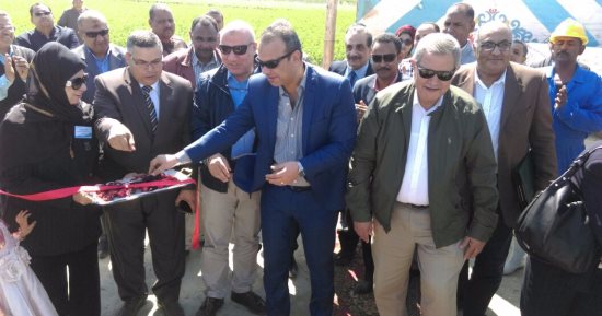 بالصور.. سكرتير الأقصر يفتتح محطة مياه الحليلة الجديدة بإسنا 
