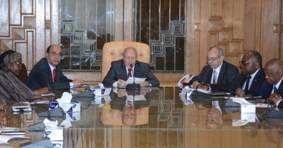 بالصور.. العصار يشرح إمكانيات وزارة الانتاج الحربى امام السفراء الافارقة